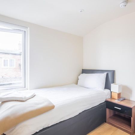 Rasa Sayang House - Self-Check-In Guesthouse Oxford Bagian luar foto