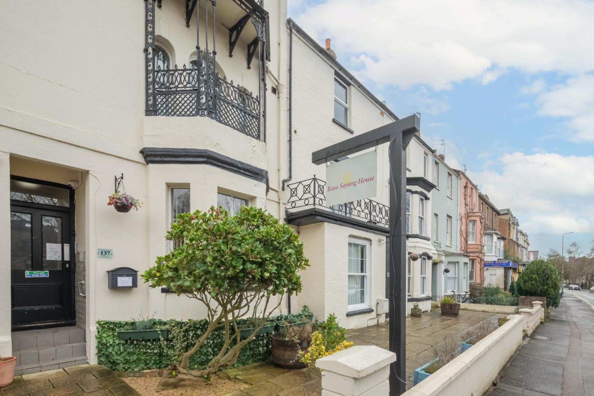 Rasa Sayang House - Self-Check-In Guesthouse Oxford Bagian luar foto