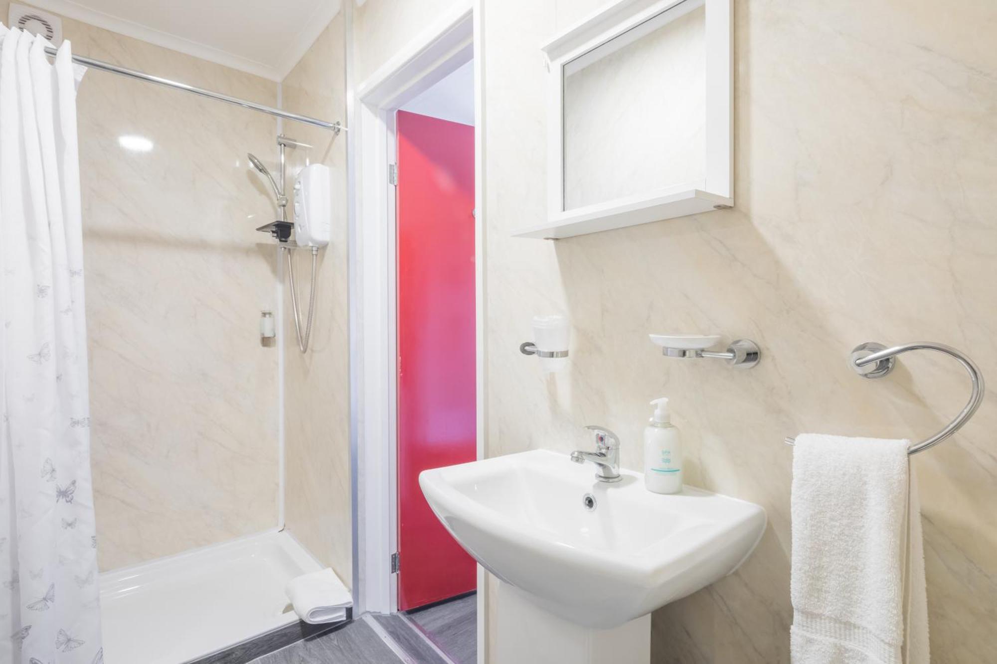 Rasa Sayang House - Self-Check-In Guesthouse Oxford Bagian luar foto