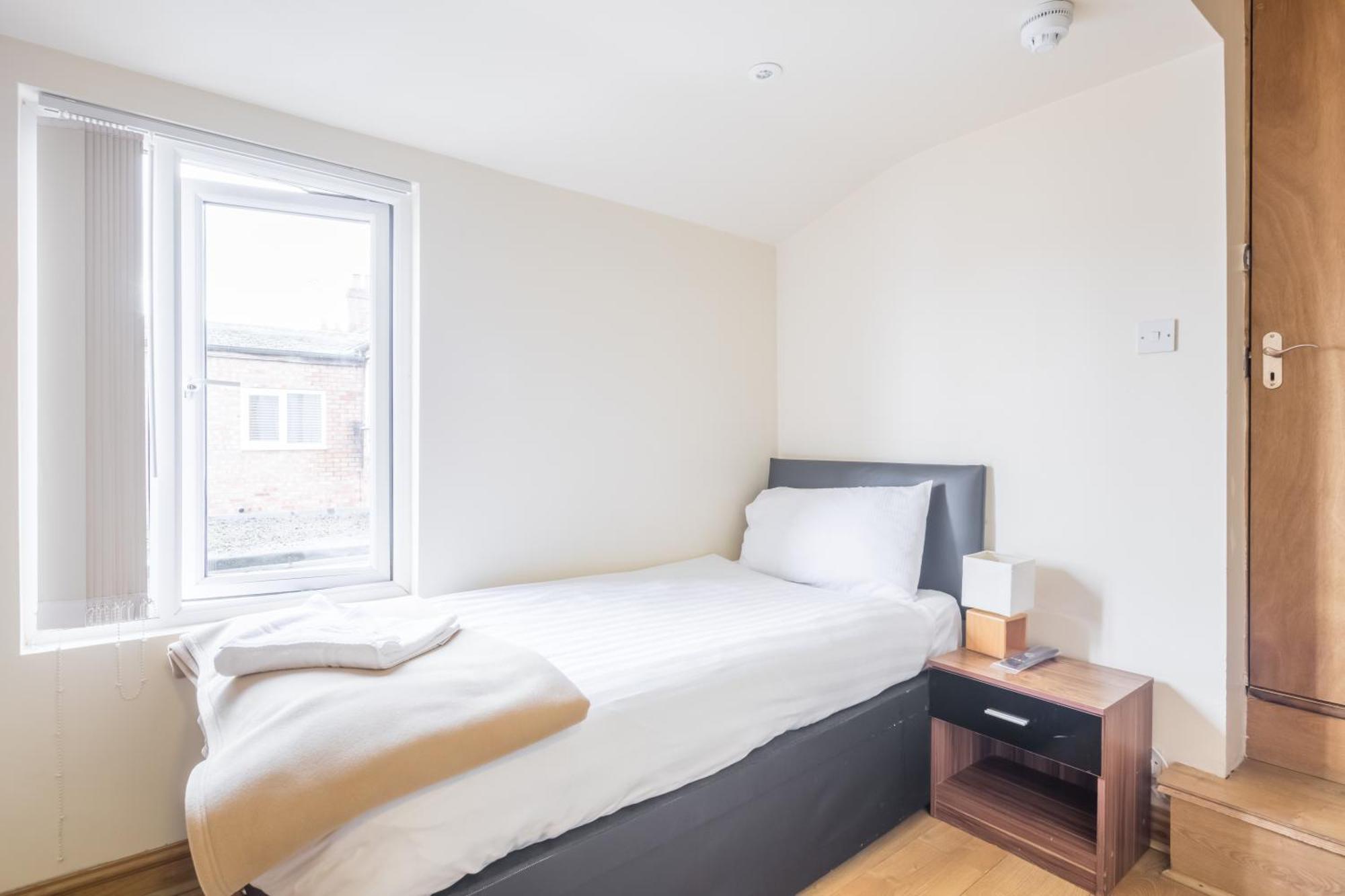 Rasa Sayang House - Self-Check-In Guesthouse Oxford Bagian luar foto